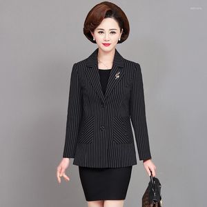 Costumes pour femmes Lady Suit Collar Full Regular Sleeve Shoulder Pads Single-Breasted 50-Year-Old Middle-Aging Mother Stripe Blazer X187