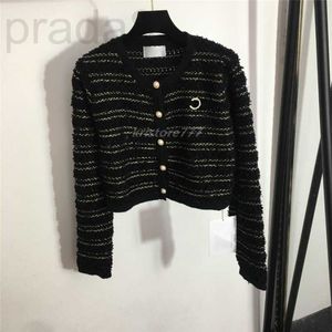 Diseñador de suéteres femeninos 22 Knits rayados Tops Girls Milán Milán Broche Broche Top Top Cardigan 5D87