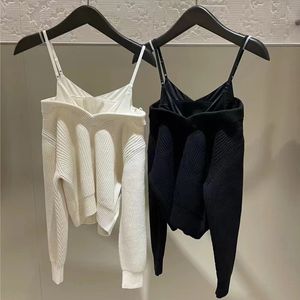 Diseñador de suéteres para mujer Falso suéter de punto con camisola con cuello en V sexy y hombros descubiertos con un lujoso suéter ajustado de un hombro