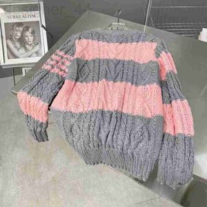 Pulls pour femmes LuxuryWomen's Knits Ts Automne et hiver Gris Rose Trast Stripe Étranger Col V SHS Mince Tempéré Slim Knit Cardigan 6UBG