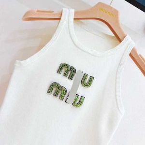 Camiseta para mujer MiumiuSummer White Women Tops Tees Crop Top Bordado Sexy Off Hombro Negro Tanque Casual Sin mangas Camisas sin espalda Chaleco de color sólido de lujo