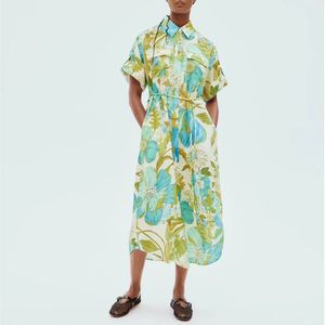 Vestido midi estilo camisa de manga corta con solapa y estampado floral de lino turquesa de diseñador australiano