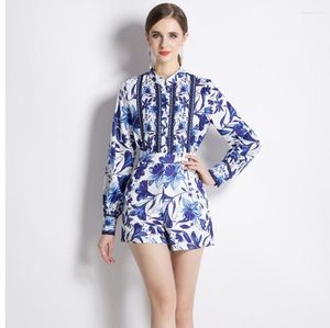 Chándales de mujer, camisa de porcelana azul y blanca, trajes Vintage de otoño para mujer, blusas con estampado de flores y manga farol, bolsillos, pantalones cortos bohemios dos