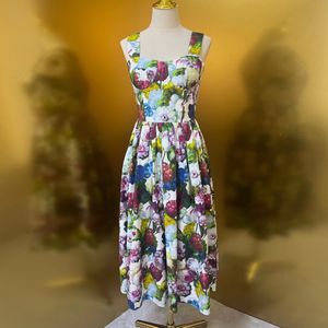 Vestido midi ajustado sin mangas con cintura fruncida y estampado floral morado de algodón de marca de moda europea