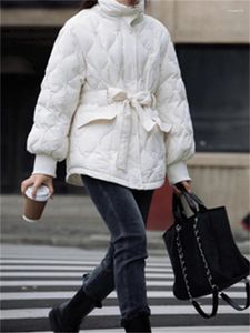 Trenchs de femmes Manteaux Eotvotee Parkas Automne 2024 Mode coréenne Coton Pad Vestes d'hiver avec ceinture élégante dames street wear col montant