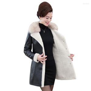 Trenchs de femmes manteaux Ukraine hiver femmes veste en coton 2023 mère d'âge moyen chargé col de fourrure manteau en cuir décontracté plus taille dames