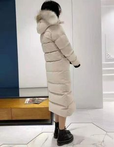 Veste d'hiver chaude en duvet de canard pour femme Parka avec capuche Garniture en fausse fourrure Coupe-vent Parker Long Real Wolf Fur Manteaux élégants