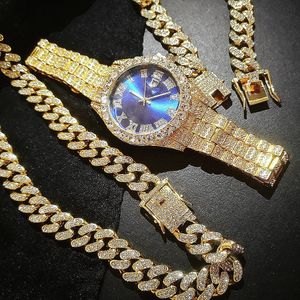 Montres pour femmes Quartz Luxury Gold Sliver Watch for Men Full Iced Out Watch Men Bling Miami Cubain Chaîne Rigiane Bracelet Collier Bijoux 231025