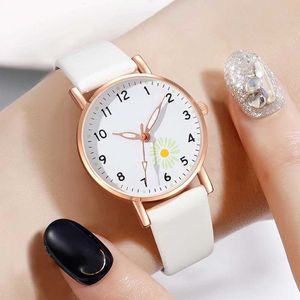 Montres féminines Femme Blanc Quartz poignet 5pcs / Set Luminous Daisy Element Pu Leather STRAP PERL BIJELY GADE pour elle