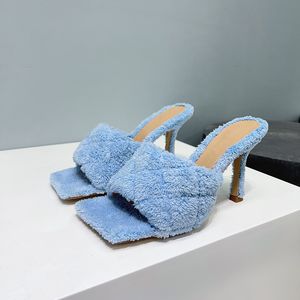 Chaussures pour femmes Talons de designer Padded Mule Mules en tissu éponge matelassé de haute qualité Sandales à bout carré Diapositives de luxe à talons hauts sandale célèbres pantoufles de créateur de sandales