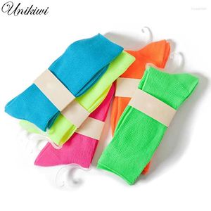 Chaussettes pour femmes 12 couleurs. Chaussettes de couleur fluorescente Harajuku en coton pour femmes chics. Chaussettes en tas de piles de néon pour filles. Tuyau Vintage Candy Sox