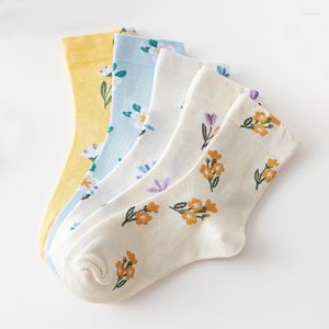 Calcetines de mujer de alta calidad de algodón Floral Harajuku Kawaii de tubo medio transpirable Casual corto al por mayor