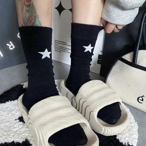 Chaussettes de sport pour hommes et femmes, marque de mode européenne, noir, blanc et bleu, étoile à cinq branches, en coton, couleur unie japonaise