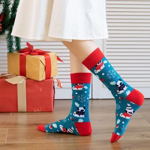 Femmes chaussettes dames hauts d'hiver hommes et automne noël imprimé cadeaux mode chèque en blanc Stock sur le dessus