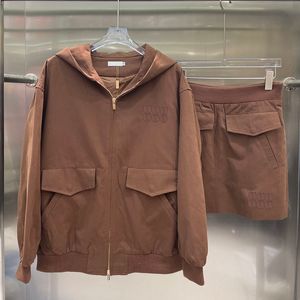 Conjunto de falda y chaqueta con letras para mujer, trajes de abrigo informales de manga larga marrón, conjuntos de chaquetas de dos piezas de diseñador de lujo