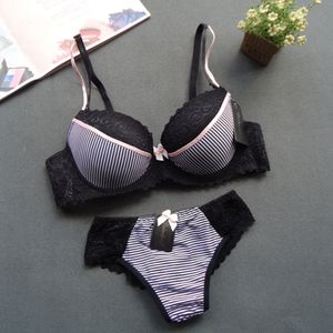 Ensemble de sous-vêtements féminins Ensembles de soutien-gorge et culotte sexy Ensembles de soutien-gorge push-up en dentelle de luxe Intimates Striped Underwire Bralette Lingerie Sexy B C D Cup Y200708