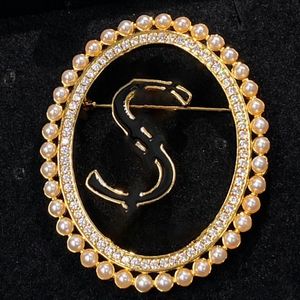 Femmes Vintage perle broche cercle lettres creux diamant incrusté bord Classc médiéval magnifique cuivre fête bijoux cadeau