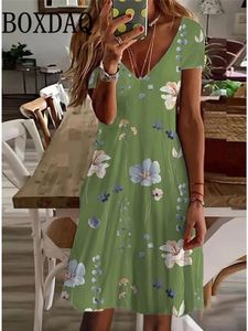 Robe décontractée pour femmes plante d'été imprimé en V Vin MIDI VINTAGE Daily Short Manchel Loose Plus taille Robes 6xl Sundress 240329