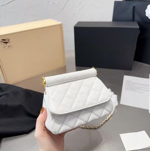 Para mujer Cattlehide Shell Bag Diseñador Cadena Bolsas de hombro Moda Mujer Elegancia Embrague Ocio Axila Paquete Flip Sobre Bolsa Bolsos Cartera