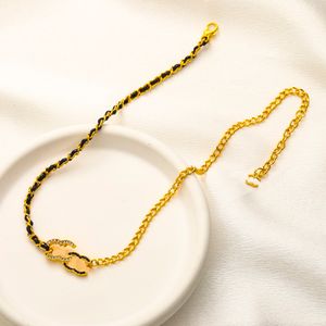 Collier pendentif de créateur pour femmes Boutique de bijoux en alliage de luxe longue chaîne collier cadeau de style élégant et exquis avec boîte de haute qualité nouveau collier en gros
