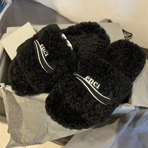 Plateforme d'ours en peluche en peluche en peluche Sandale Balenciga Fuzzy Slipper Winter House Fur Shoe Fashion Wool Slippers Luxury Tazz Slides Sandal Men Hommes Fluffy Casual