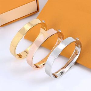 Pulsera de tenis de diamantes para mujer Brazalete de torsión de oro Grabado Joyas de lujo Brazalete Brazalete Pulsera inicial Hebilla Pulseras de bautizo Regalo de fiesta