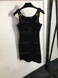 Vestidos para mujer Vestido de diseñador para mujer Ropa de verano Moda Metal Hombro Hebilla Diseño Suave Acogedor Sin mangas Camisola Faldas Diseñadores Falda elegante 55