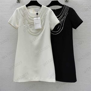 Robes pour femmes avant chaîne de perles garniture classique col rond conception manches courtes robe dos fermeture éclair ouvert corset taille couleur unie minceur Maxiskit robe de créateur