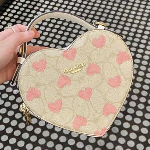 Para mujer para hombre Negro Blanco Sacoche Bolsa de corazón Correa Monedero de cuero Bolso de lujo Bolso Rosa Diseñador Bolso de hombro Asa superior Fresa CrossBody Clutch Denim City Tote Bolsas