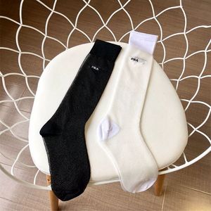 Carta de moda para mujer calcetines hasta la rodilla diseñador de lujo calcetín de color caramelo puro calcetería accesorio de mujer calcetines decenas calcetín japonés