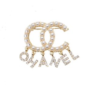 Femmes Filles Marque De Luxe Designer Double Lettre Broches Broches Or Argent Cristal Perle Strass Cape Boucle Broche Costume Broche De Noce Bijoux Accès Cadeaux