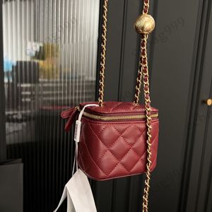 Étui à rouge à lèvres en peau d'agneau pour femme Sacs à bandoulière Brosse Ajusteur de boule d'or Matériel matelassé Chaîne Crossbody Vanity Designer Luxury Trend Sacs à main Sac cosmétique 10x8CM