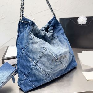 Diseñador de lujo de mujer Lavado Denim Gradiente 22 bolsas de compras Equipamiento de gran capacidad con hardware de metal plateado Bolsos de hombro de la cadena matelasse 36 cm