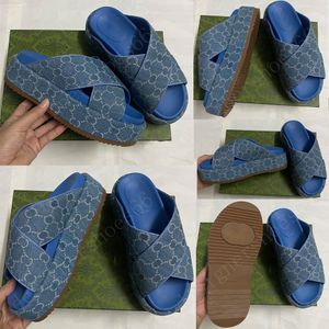 Sandale de glissière pour hommes pour hommes 771560 Sandales de maison fabriquées à partir de sandales de diapositive en jean bleu clair ajoute de la texture à l'agrafes styles de la maison de plage sandales 35 45