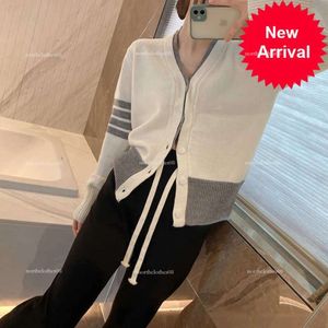 Sweaters de mujer Tom Contrast Color V-Eck Fake Fake Two Pieces Cardigan Coat Spring y Autumn Academy Style Camiseta subyacente