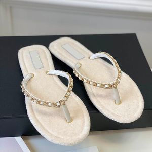 Sandalias de tiras para mujer Chanclas para exteriores Diseñador con pantuflas Damas Retro Diapositivas negras Mulas para niñas Zapato de playa Zapato de ocio de lujo Zapato de boda de metal dorado