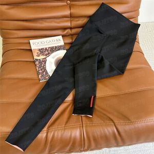 Designers Pantalons Leggings pour femmes Collants taille haute Pantalon côté lettre Badge Charm Lady Long Pant Vêtements