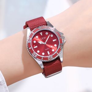 Reloj de la mujer Luz de alta calidad Lugar de lujo Temperamento de tela de alta gama Temperamento de cuarzo Watreple Watch T6