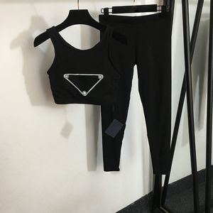 Chándal de yoga para mujer, camiseta con estampado de letras a la moda, pantalones, chándal deportivo clásico sin mangas, conjunto de mallas de punto