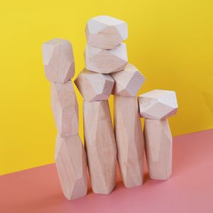 Juguete de madera para niños construyendo un bloque de equilibrio de madera ligero