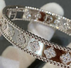 La pulsera de trébol de cuatro hojas de la marca de moda WQ 2024 es una lujosa pulsera de diamantes de cristal para mujer. Joyas de pulsera de diseñador de alta calidad de oro de 18 quilates