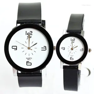 Montres-bracelets 100 pcs/lot mode bande de caoutchouc montre montres en silicone amoureux en gros noir et blanc 2012