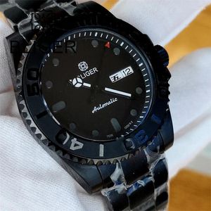 Montres-bracelets 40mm Verre Saphir Japon NH36A Montre automatique pour hommes Cadran noir complet Boîtier PVD lumineux Affichage de la semaine incurvée étanche