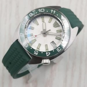 Montres-bracelets 41mm Logo personnalisé NH35 Mouvement Date Fenêtre Cadran Vert Verre Saphir Bracelet En Caoutchouc Lumineux Montre Mécanique Automatique