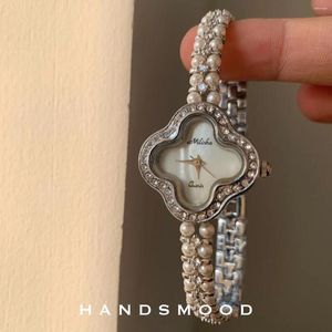 Montre-bracelets Bijoux anciens 2024 Quartz Warm Watch With With Clover Inlaid Water Diamond Pearl Bracelet et Beimu Plate Retro Luxury