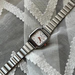 Wallwatches Brand Women Quartz Watch Square Dial Strap Store de acero inoxidable Moda de regalos de lujo de lujo Drop