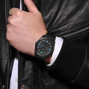 Montre-bracelettes Business Watch fait avec mouvement de haute qualité trois broches Affichage analogique simple cadeau approprié pour votre partenaire