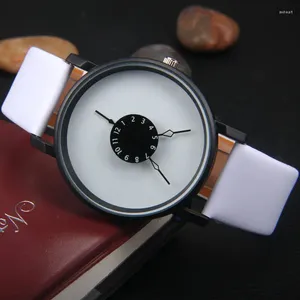 Montres-bracelets Casual Minimaliste Couple Montre Personnalité Cadran Mode Ceinture Quartz Mâle Fille Étudiant Articles En Vrac En Gros