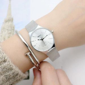 Montre-bracelets Fashion Femmes Watch Quartz Steel Mesh Band Simple Arabic Number étudiant Ladies Clock White for Girls Designer