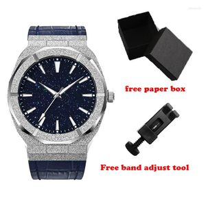 Montres-bracelets Frost Silver 5ATM Étanche Star Dust Dial Rich Style Montre à quartz en acier pour hommes